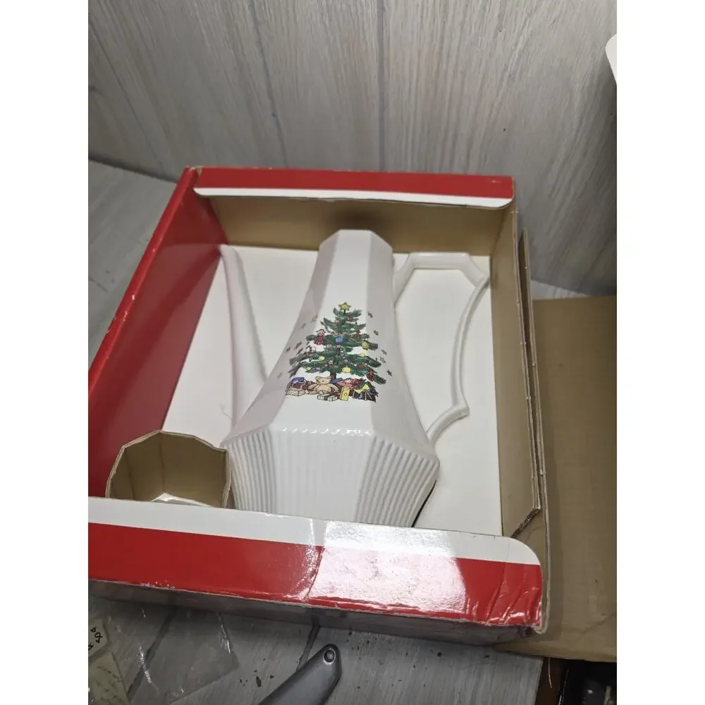 NIKKO CHRISTMASTIME bone china Coffee Pot Happy Holidays Christmas Tree Japan